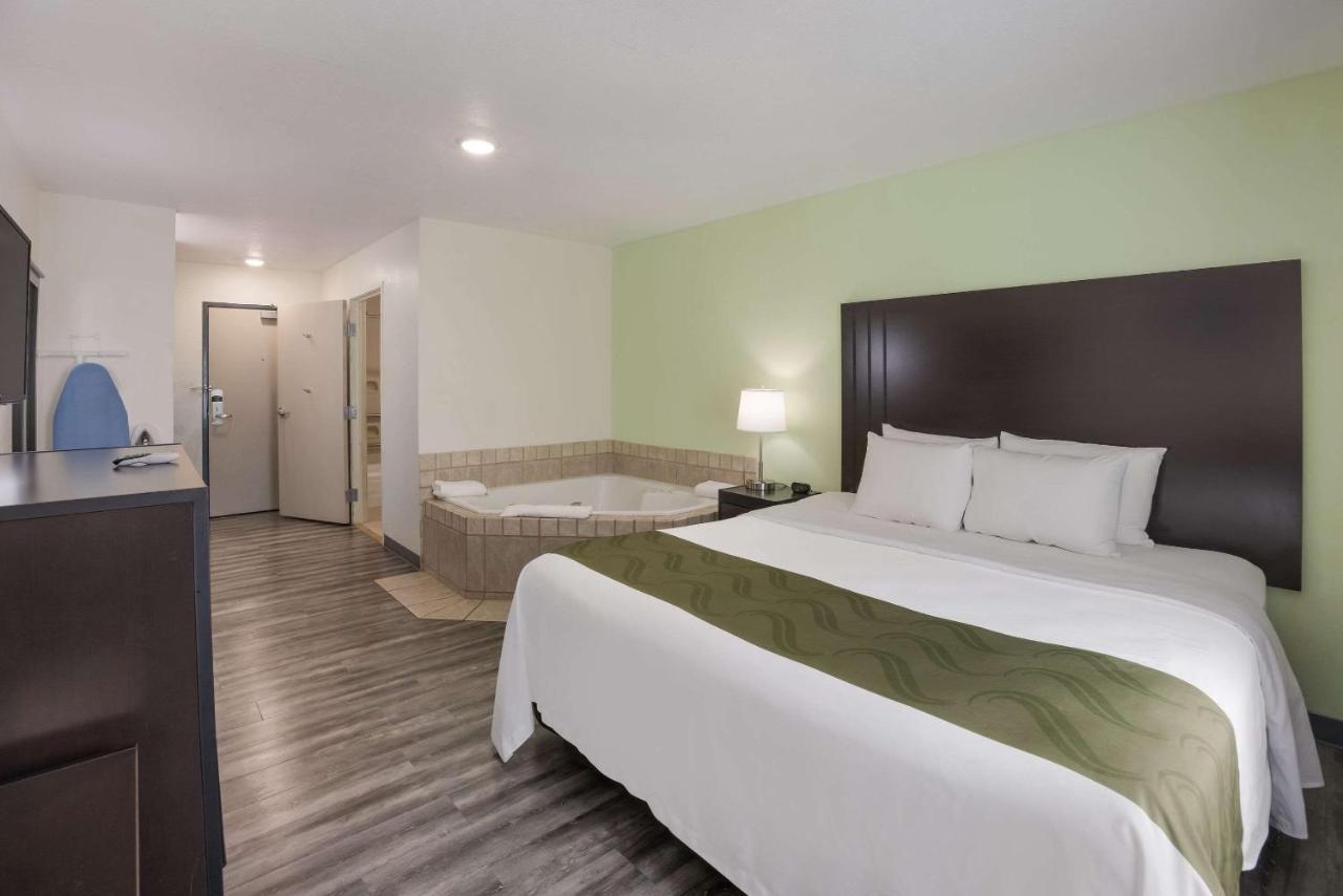 Quality & Clayton, Nm Hotel